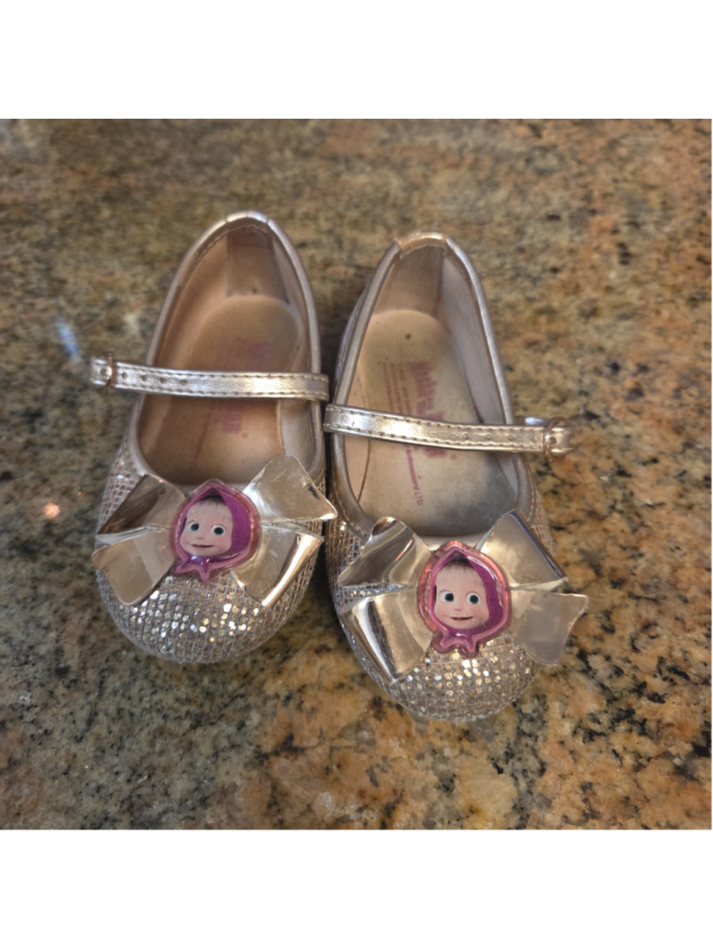 Girls Pé com Pé Masha and the Bear Gold Dress Shoes, Size 7